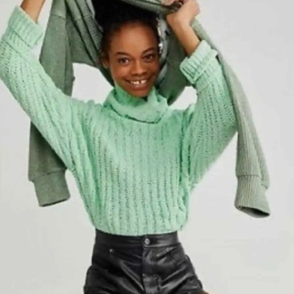 Free People Care FP Ella Oversized Turtleneck Tunic Sweater in Mint Green Large